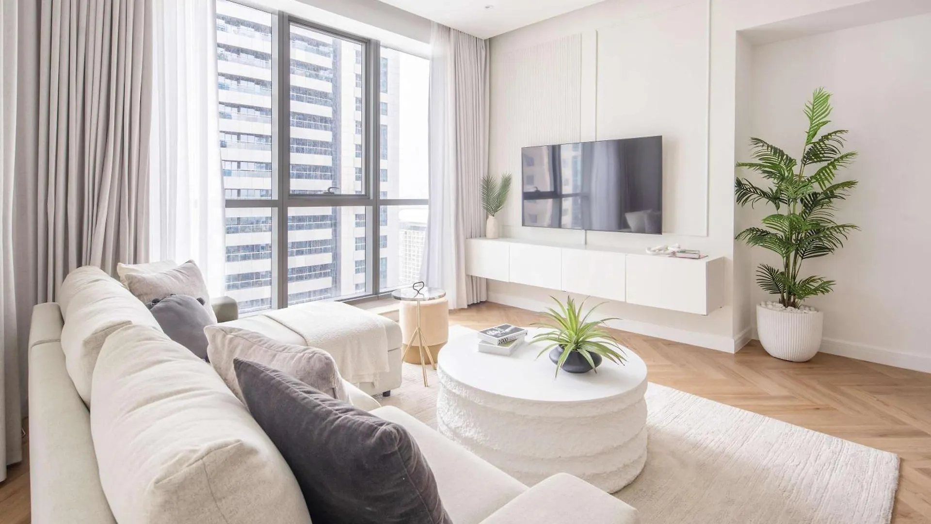 Frank Porter - Torch Tower Dubai Apartment