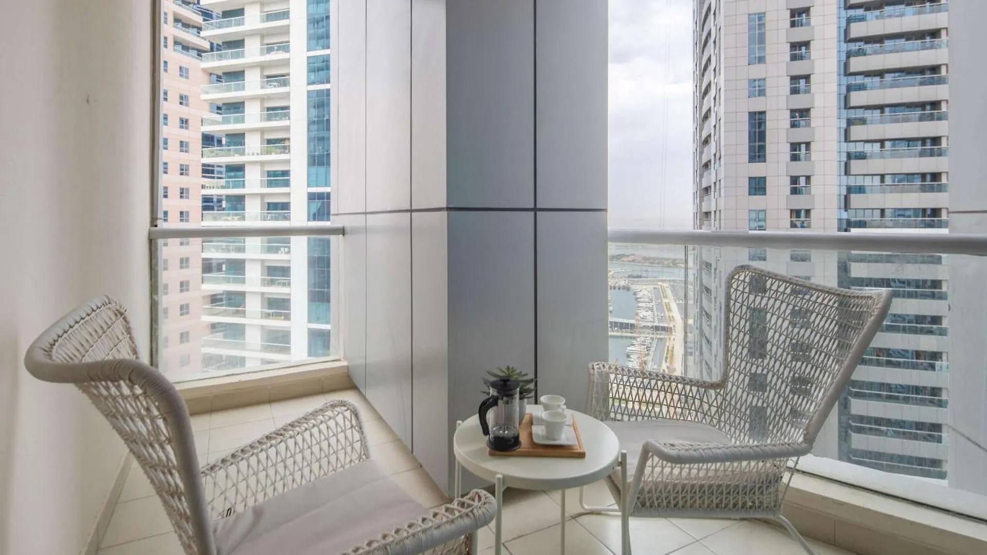 Apartment Frank Porter - Torch Tower Dubai