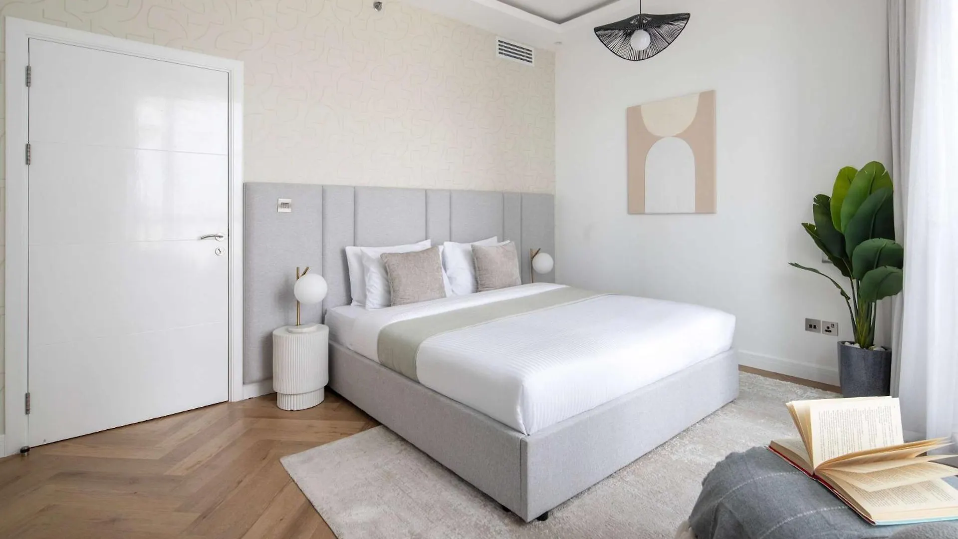Frank Porter - Torch Tower Dubai 0*,  United Arab Emirates
